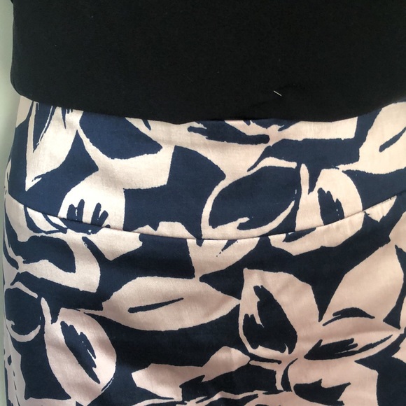 Review - Satin fully lined elegant skirt - Picture 3 of 6